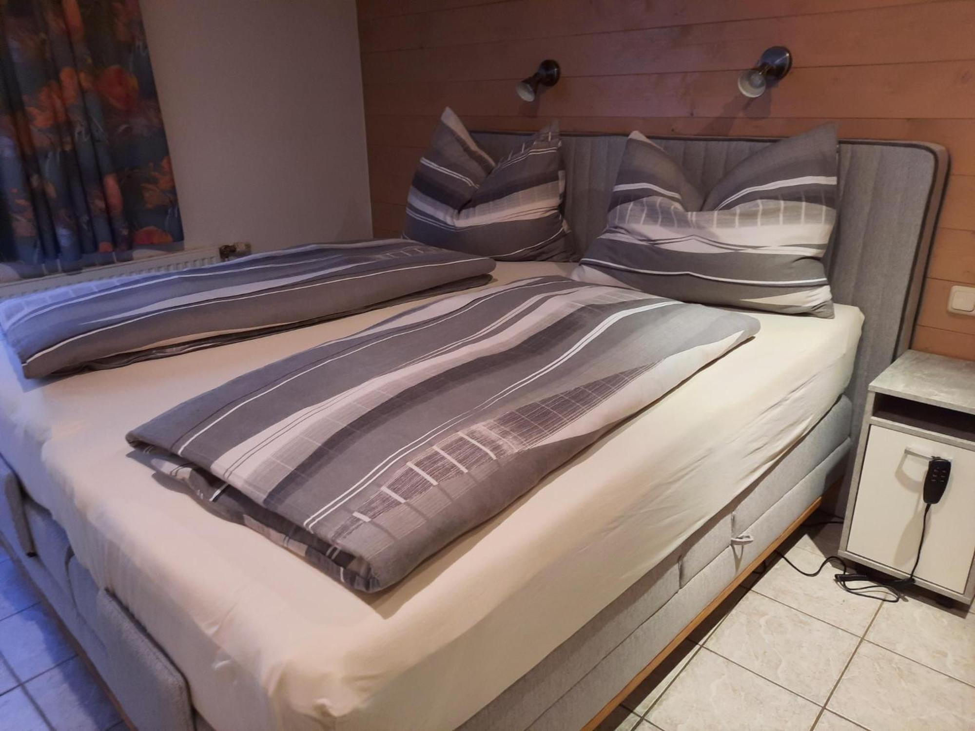 Gasthof Erzherzog Rainer - Zimmer Und Ferienwohnung เคิสเซน ห้อง รูปภาพ